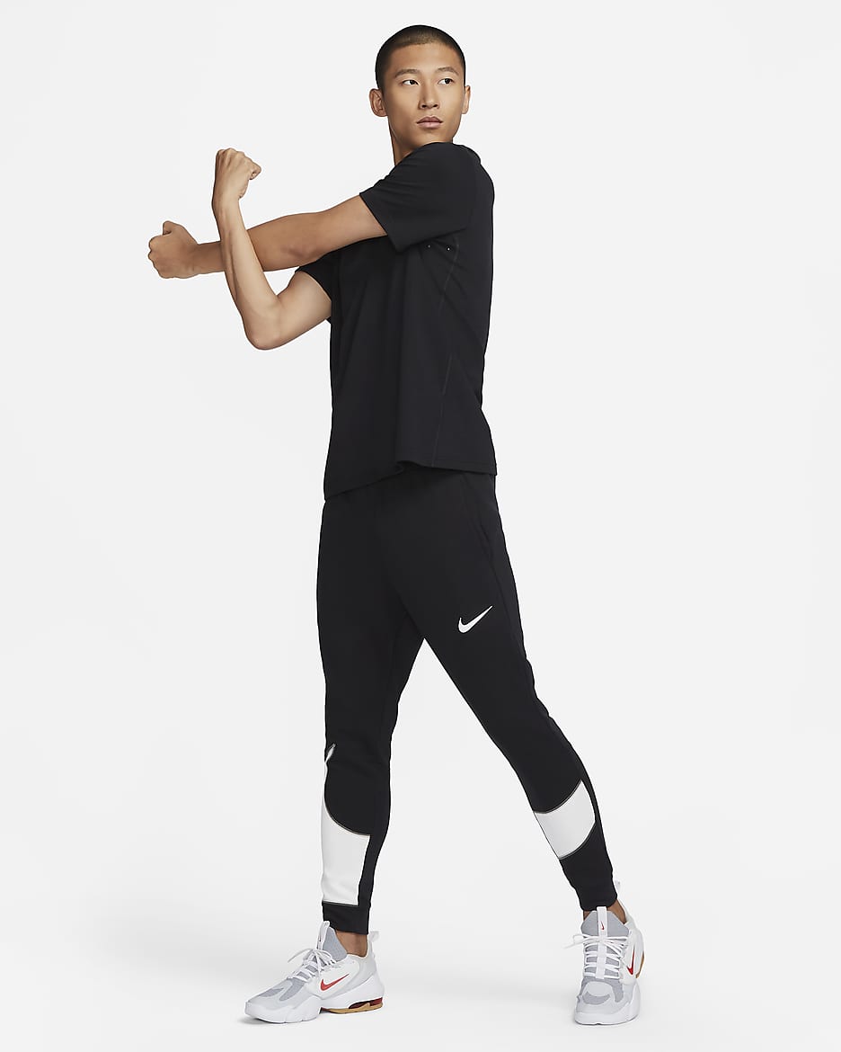 Nike Dri FIT Men s Tapered Fitness Trousers